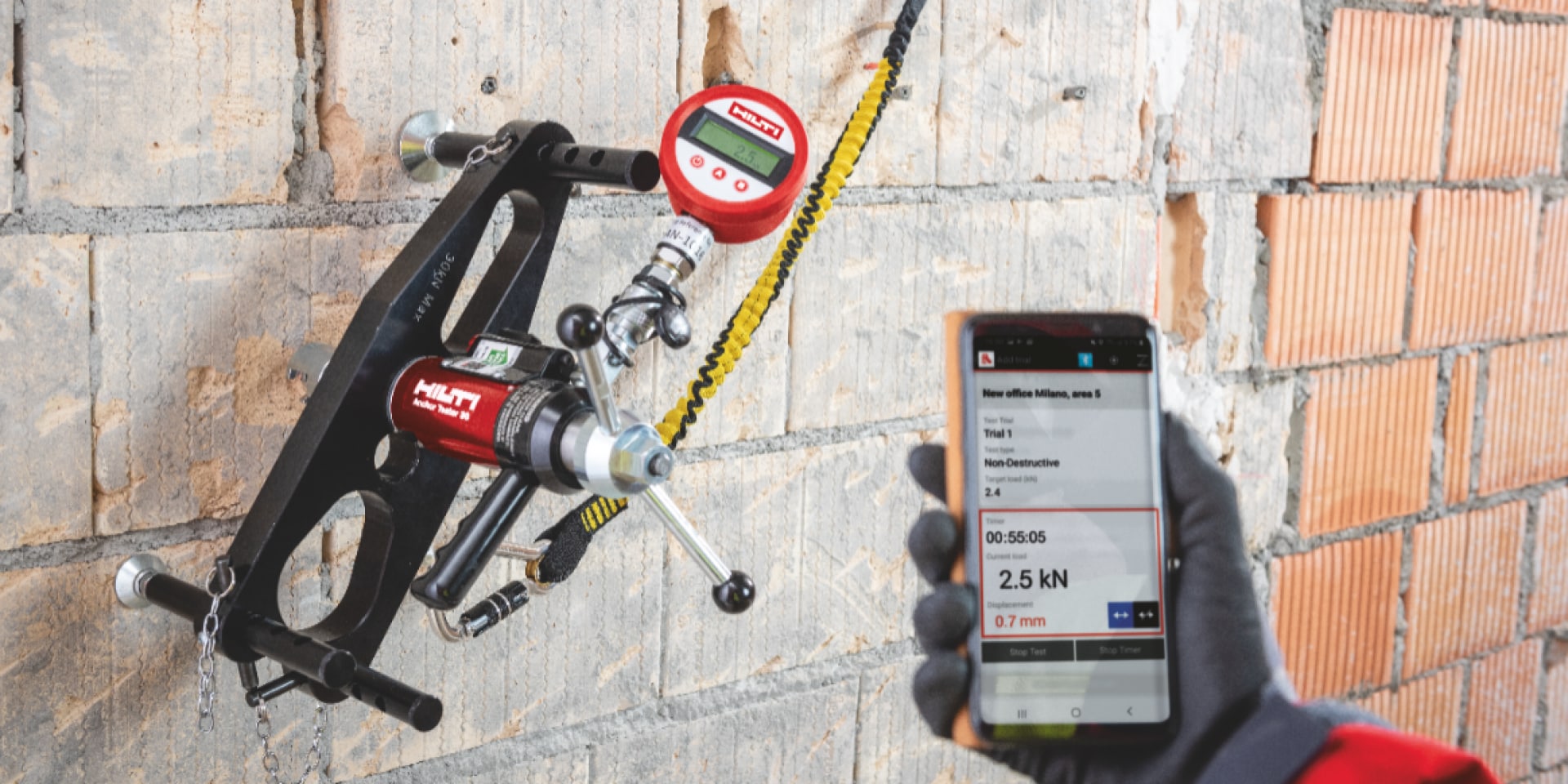 On-site masonry/concrete anchor testing equipment with wireless data transfer to a smartphone