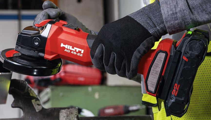Hiltin kulmahiomakone työmaalla