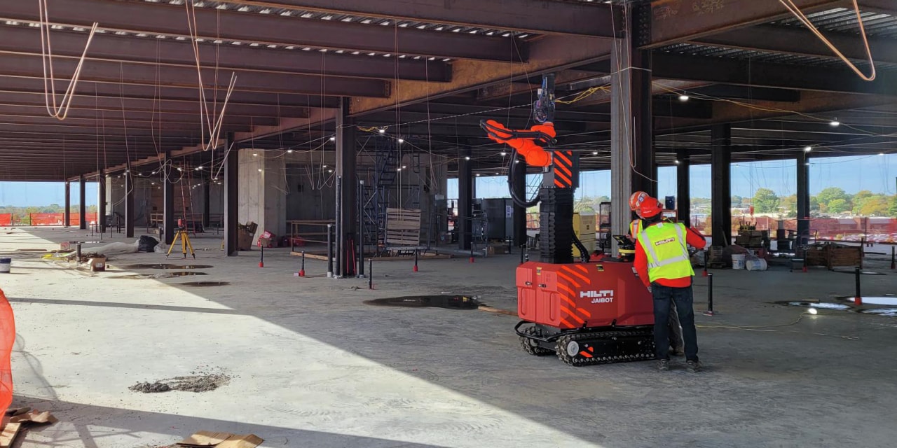 Porausrobotti Hilti Jaibot työmaalla