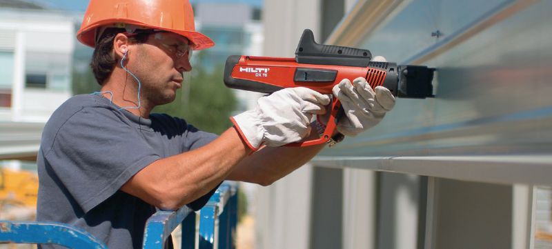 6.8/18 M10 Clean-Tec-ruutipanokset (pitkät) Nauhoitetut 0,27 kaliberin pitkät Clean-Tec -panokset metallikatteiden kiinnittämiseksi teräsrakenteisiin panosnaulaimilla Sovellukset 1