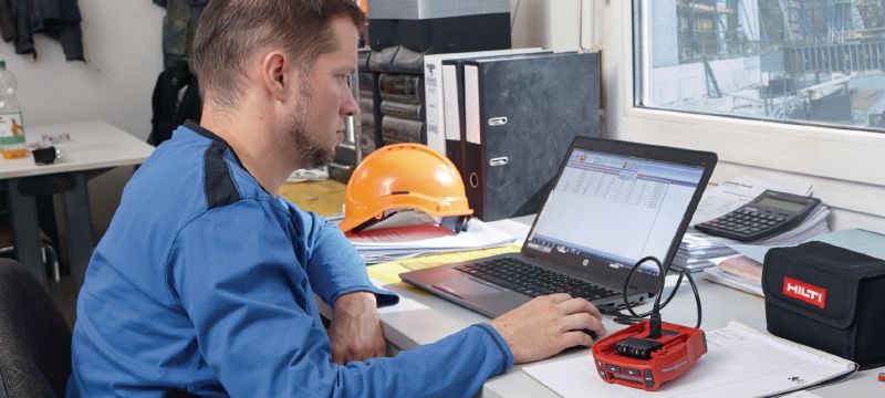 Mukautuvan momentin dokumentointiohjelmisto Tietokoneohjelmisto ankkurien/kiinnikkeiden asennustietojen siirtämiseen ja mukautuvan SI-AT-A22-momenttimoduulin päivittämiseen USB-kaapelin avulla Sovellukset 1