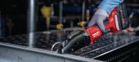 SSH 6-22 Akkumetallileikkuri Akkutoiminen kaksoisleikkuri nopeaan metallilevyn ja profiilien leikkaukseen 2,5 mm:iin │12 Ga asti – Hilti SSH CS -terät mukana (Nuron-akkualusta) Sovellukset 4