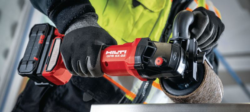 GPB 6X-22 Akkutoiminen kiillotuskone Säädettävänopeuksinen akkutoiminen kiillotuskone entistä paremmalla suorituskyvyllä ja akun käyttöajalla metallien hiontaan ja viimeistelyyn (Nuron-akkualusta) Sovellukset 1