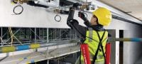 EXO-O1 Ylävartalon eksoskeleton Eksoskeleton auttaa vähentämään hartioiden ja käsivarsien kuormitusta pään yläpuolisissa asennustöissä Sovellukset 2