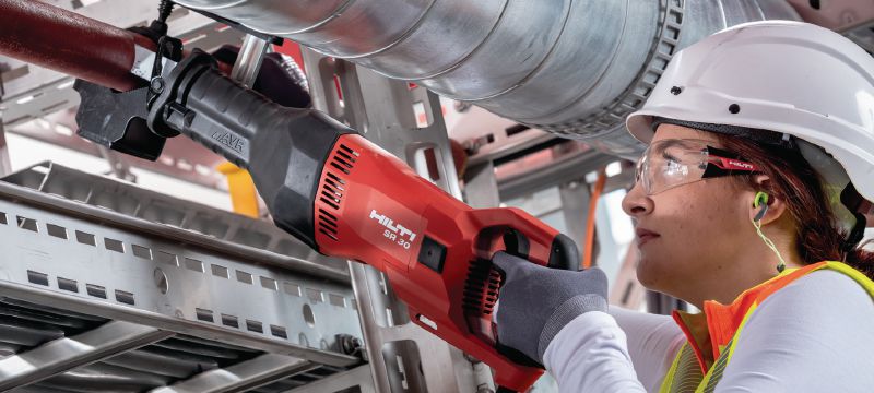 SR 30 puukkosaha Puukkosaha erittäin raskaaseen sarjapurkuun ja pituusleikkaukseen, minimaalinen tärinä ja pitkälle kehittynyt ergonomia Sovellukset 1