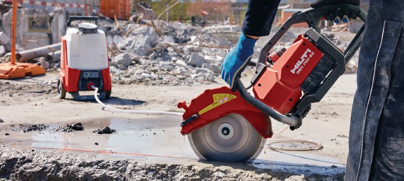 DSH 700-22 Akkutoiminen leikkuri (takakahva) Kestävä, takakahvan akkutoiminen leikkuri betonin, metallin ja muurauksen käsittelyyn (Nuron-akkualusta) Sovellukset 1
