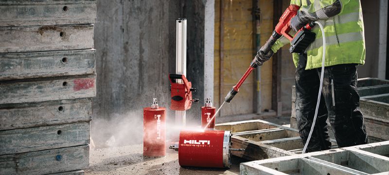PC 2-22 Akkutoiminen painepesuri Kannettava painepesuri 40 baarin (580 psi) työpaineella kevyeen siivoukseen rakennustyömailla (Nuron-akkualusta) Sovellukset 1