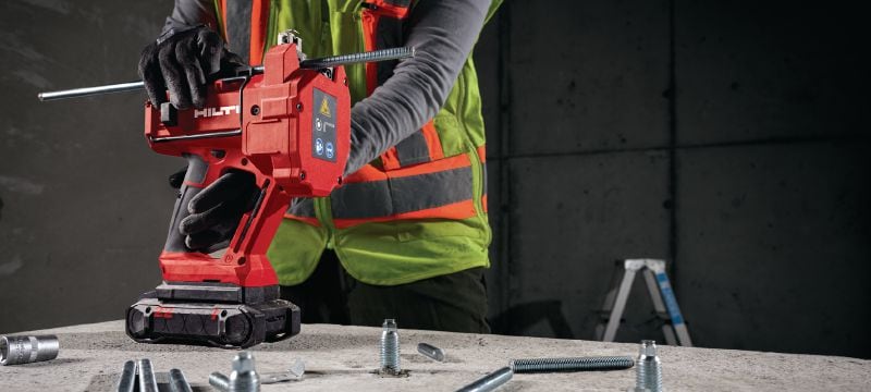 STR 4-22 Akkutoiminen kierretankoleikkuri Akkutoiminen kompakti kierretankoleikkuri sisältäen M10 (W3/8) terän kierretankojen leikkaamiseen jopa 10 mm:n halkaisijaan asti Sovellukset 1