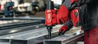 RT 6-A22 Cordless rivet tool 22V cordless rivet tool powered by Li-ion batteries for installation jobs and industrial production using rivets up to 4.8 mm in diameter (up to 5.0 mm for aluminium rivets) Applications 7