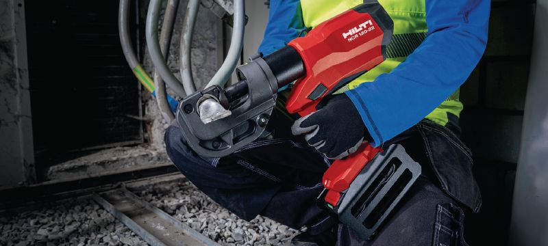 NCR 120-22 12 tonnin puristuskone Akkutoiminen 12-tonnin puristin kaapelien puristamiseen 750 kcmil saakka │ alumiini enintään 300 mm² ja kupari 400 mm² Sovellukset 1