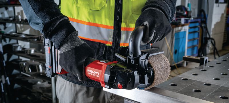 GPB 6X-22 Akkutoiminen kiillotuskone Säädettävänopeuksinen akkutoiminen kiillotuskone entistä paremmalla suorituskyvyllä ja akun käyttöajalla metallien hiontaan ja viimeistelyyn (Nuron-akkualusta) Sovellukset 1