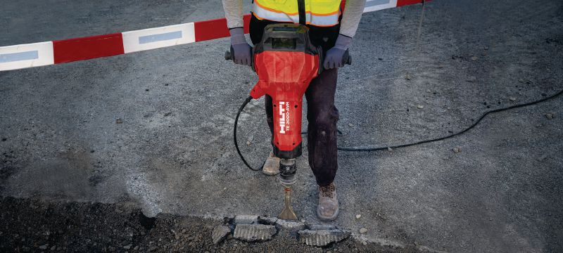 TE 3000-AVR Raskaan käytön sähköiskuvasara Poikkeuksellisen tehokas piikkausvasara raskaaseen betonin purkamiseen, asfaltin leikkaamiseen, maantöihin ja maatankojen asentamiseen Sovellukset 1