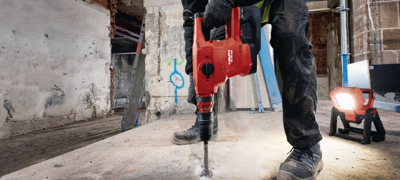 TE 60-22 Akkuporavasara Tehokas akkutoiminen SDS Max (TE-Y) -poravasara aktiivisella tärinänvaimennuksella ja aktiivisella väännönrajoittimella raskaaseen betonin poraukseen ja piikkaukseen (Nuron-akkualusta) Sovellukset 1