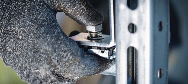 MT-FL Fast-Lock -kiskomutteri pultilla Fast-Lock -kiskomutteri pultilla tasolevyjen ja liittimien asentamiseen MT-kiskoihin Sovellukset 1