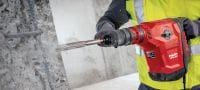 TE 70-ATC/AVR Poravasara Erittäin tehokas SDS Max (TE-Y) -poravasara vaativaan betonin poraukseen ja piikkaukseen Sovellukset 5