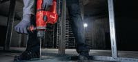 TE 4-22 Cordless rotary hammer Compact SDS Plus cordless rotary hammer with our best performance-to-weight ratio for overhead drilling (Nuron battery platform) Applications 4
