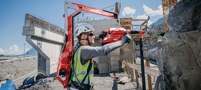 EXO-T-22 eksoskeleton Puetttava rakennustyökalun tasapainotin aktiivisella painojakaumalla painottomaan työkalun käsittelyyn raskaan seinien purkamisen ja poraamisen aikana (Nuron-akkualusta) Sovellukset 1