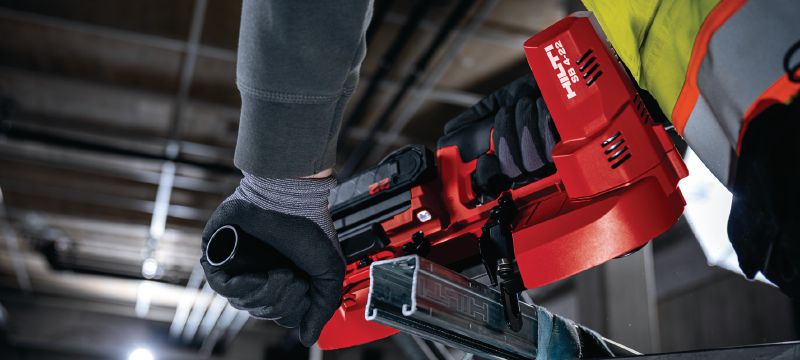 Nuron SB 4-22 Portable band saw Cordless portable band saw inc. 14/18 TPI blade for precise, low-noise, low-spark cuts through metal up to 63.5 mm│2-1/2” cutting depth (Nuron battery platform) Applications 1