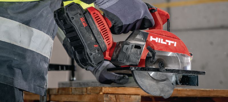 SC 4MR-22 Akkupyörösaha Akkutoiminen pyörösaha, jonka paino ja koko ovat minimaaliset, jopa 51 mm│2 syvyisiin leikkauksiin (Nuron-akkualusta) Sovellukset 1