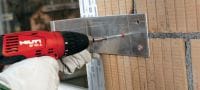 HRD-C muovinen karmiankkuri Esiasennettu muoviankkuri ruuvikiinnityksiin betonissa ja muurauksessa (hiiliteräs, uppokanta) Sovellukset 1