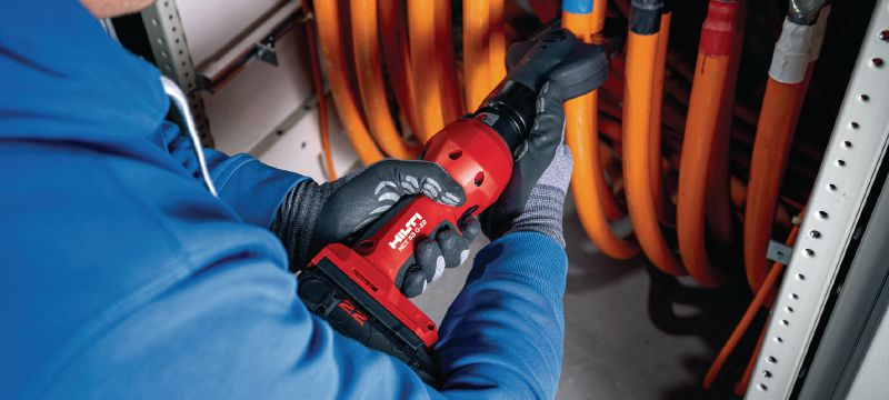 NCT 53 C-22 Akkutoiminen kupari-/alumiinikaapelien leikkuri Kupari- ja alumiinikaapelien akkutoiminen leikkuri 2” │ 50 mm:iin saakka (Nuron-akkualusta) Sovellukset 1