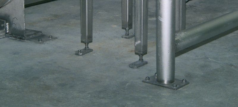 HSA-R kiila-ankkuri ruostumattomasta teräksestä Suuritehoinen kiila-ankkuri halkeilemattomaan betoniin (A4 ruostumaton teräs) Sovellukset 1