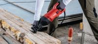 SR 30 puukkosaha Puukkosaha erittäin raskaaseen sarjapurkuun ja pituusleikkaukseen, minimaalinen tärinä ja pitkälle kehittynyt ergonomia Sovellukset 1