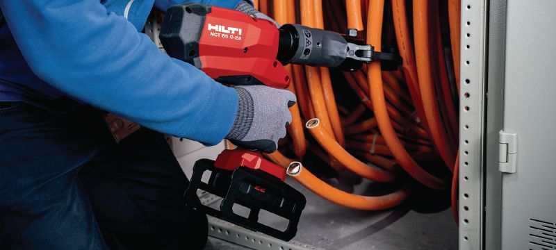 NCT 85 C-22 Akkutoiminen kupari-/alumiinikaapelien leikkuri Kupari- ja alumiinikaapelien akkutoiminen leikkuri pistoolikahvalla 3,2” │ 80 mm:iin saakka (Nuron-akkualusta) Sovellukset 1