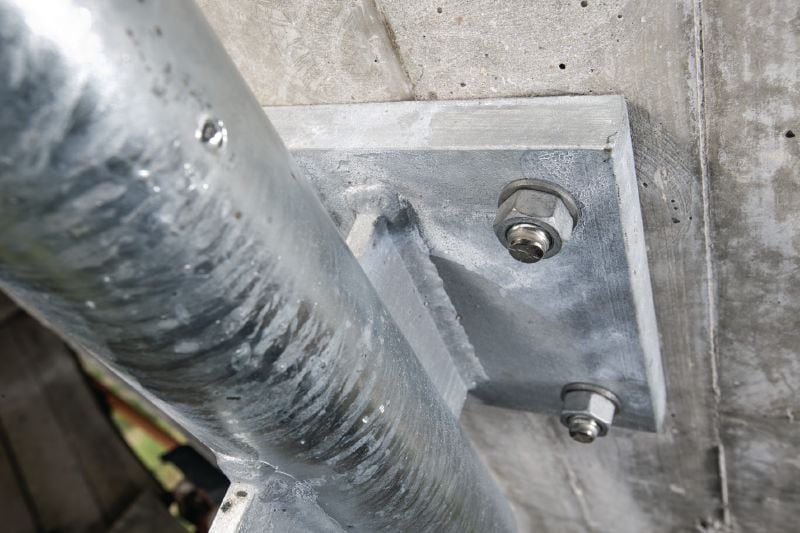 HST3 kiila-ankkuri Huippuluokan kiila-ankkuri vaativiin sovelluksiin halkeilleessa betonissa (hiiliteräs) Sovellukset 1