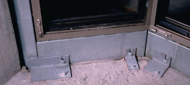 HST3 BW kiila-ankkuri Ultimate-tason naula-ankkuri vaativiin staattisiin ja seismisiin kuormituksiin halkeilleessa betonissa (hiiliteräs, suuri aluslevy) Sovellukset 1