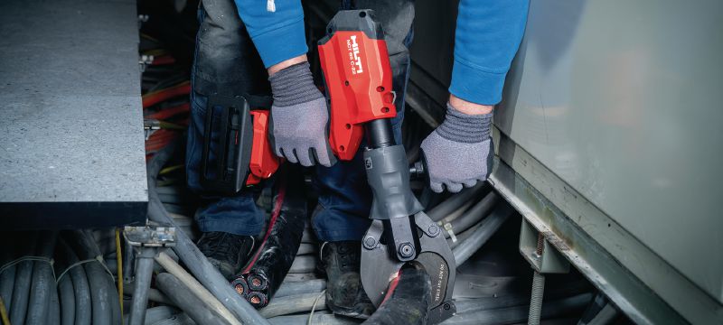NCT 85 C-22 Akkutoiminen kupari-/alumiinikaapelien leikkuri Kupari- ja alumiinikaapelien akkutoiminen leikkuri pistoolikahvalla 3,2” │ 80 mm:iin saakka (Nuron-akkualusta) Sovellukset 1
