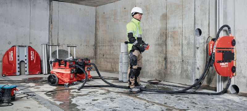 DST 10-CA Seinäsaha Ketterä sähköinen seinäsaha automaattisella Cut Assist -toiminnolla, langaton kauko-ohjain ja sisäpuolinen sähkörasia seinän märkä- ja kuivaleikkausta varten Sovellukset 1