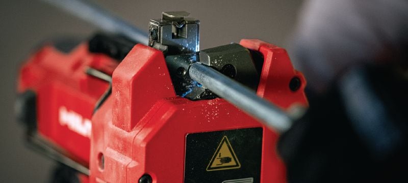 STR 4-22 Akkutoiminen kierretankoleikkuri Akkutoiminen kompakti kierretankoleikkuri sisältäen M10 (W3/8) terän kierretankojen leikkaamiseen jopa 10 mm:n halkaisijaan asti Sovellukset 1