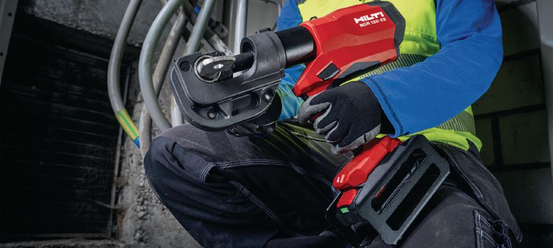 NCR 120-22 12 tonnin puristuskone Akkutoiminen 12-tonnin puristin kaapelien puristamiseen 750 kcmil saakka │ alumiini enintään 300 mm² ja kupari 400 mm² Sovellukset 1