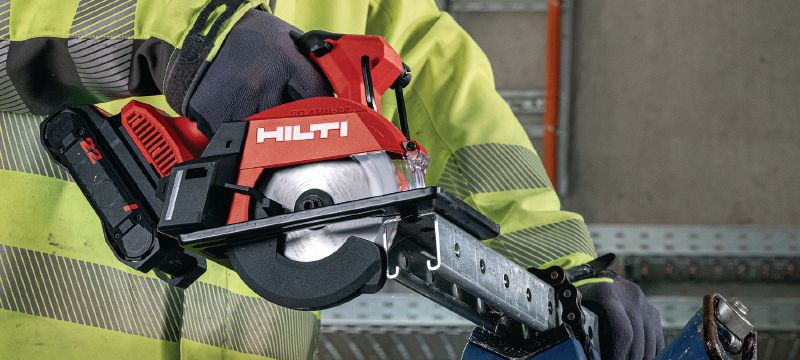 SC 4MR-22 Akkupyörösaha Akkutoiminen pyörösaha, jonka paino ja koko ovat minimaaliset, jopa 51 mm│2 syvyisiin leikkauksiin (Nuron-akkualusta) Sovellukset 1