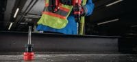 SF 8M-22 akkuporakone Akkuporakone, jossa vaihdettavat istukat, suurempi vääntömomentti ja kierrosluku sekä säädettävä nopeus Sovellukset 1