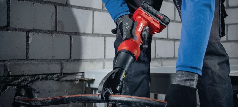 NUN 54-22 Akkutoiminen 6 tonnin kaapelipuristin ja leikkuri Yleiskäyttöinen 6 tonnin akkutoiminen kaapelipuristin ja leikkuri vaihdettavilla leuoilla (Nuron-akkualusta) Sovellukset 1