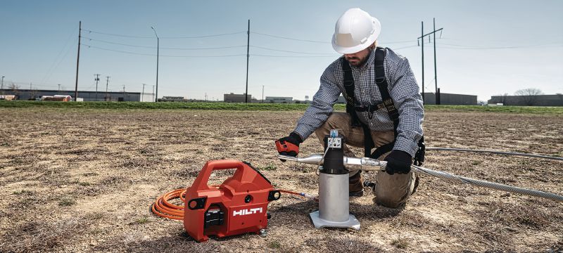 NUN 10K-22 Akkutoiminen hydraulipumppu 10 000 PSI (700 baaria) tuottava akkutoiminen hydraulipumppu raskaan sarjan katkaisu- ja puristustöihin sekä kauko-ohjattuun maanalaisten kaapeleiden ja armeerattujen kaapeleiden leikkaukseen (Nuron-akku) - kauko-ohjain sisältyy Sovellukset 1