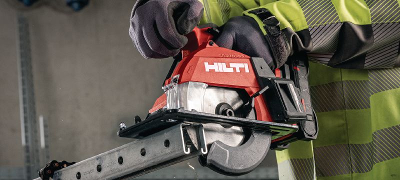 SC 6ML-22 Akkupyörösaha metallin leikkaamiseen Kylmäleikkauksen akkumetallisaha erittäin nopeaan ja tarkkaan leikkaukseen jopa 60 mm│2-3/8” tuuman syvyyteen (Nuron-akkualusta) Sovellukset 1