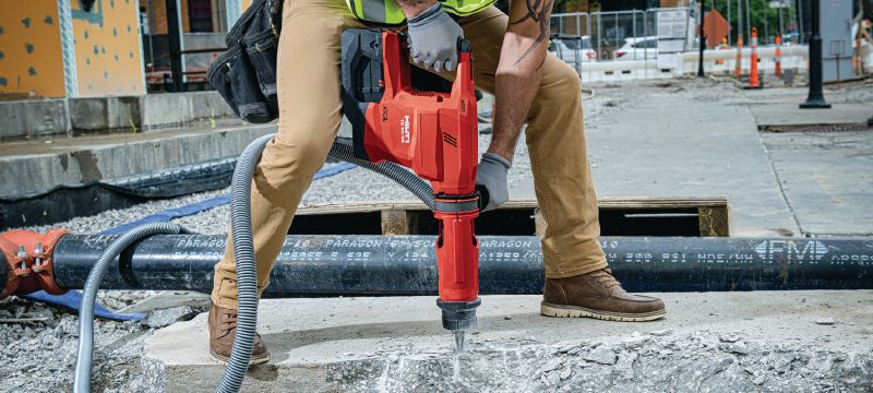 TE 60-22 Akkuporavasara Tehokas akkutoiminen SDS Max (TE-Y) -poravasara aktiivisella tärinänvaimennuksella ja aktiivisella väännönrajoittimella raskaaseen betonin poraukseen ja piikkaukseen (Nuron-akkualusta) Sovellukset 1