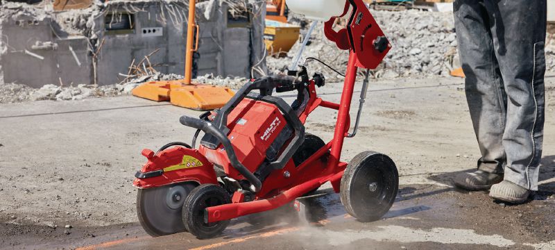 DSH 700-22 Akkutoiminen leikkuri (takakahva) Kestävä, takakahvan akkutoiminen leikkuri betonin, metallin ja muurauksen käsittelyyn (Nuron-akkualusta) Sovellukset 1