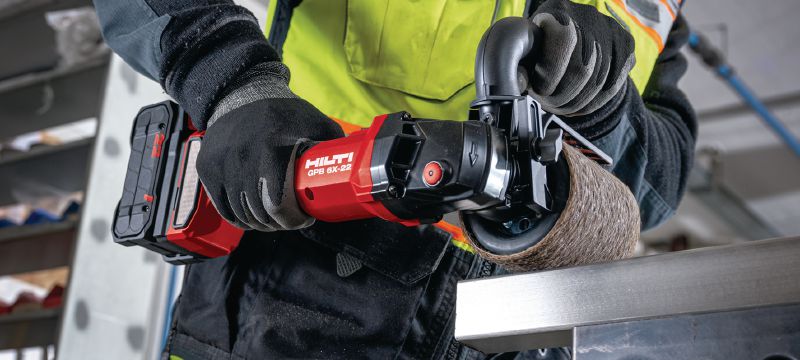 GPB 6X-22 Akkutoiminen kiillotuskone Säädettävänopeuksinen akkutoiminen kiillotuskone entistä paremmalla suorituskyvyllä ja akun käyttöajalla metallien hiontaan ja viimeistelyyn (Nuron-akkualusta) Sovellukset 1