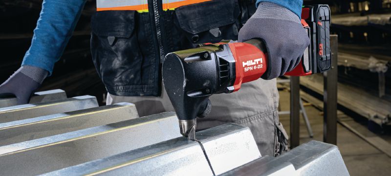 Nuron SPN 6-22 RN Cordless nibbler High-capacity cordless nibbler for cutting metal profiles with more speed and minimal distortion (Nuron battery platform) Applications 1