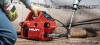 NUN 10K-22 Akkutoiminen hydraulipumppu 10 000 PSI (700 baaria) tuottava akkutoiminen hydraulipumppu raskaan sarjan katkaisu- ja puristustöihin sekä kauko-ohjattuun maanalaisten kaapeleiden ja armeerattujen kaapeleiden leikkaukseen (Nuron-akku) - kauko-ohjain sisältyy Sovellukset 1