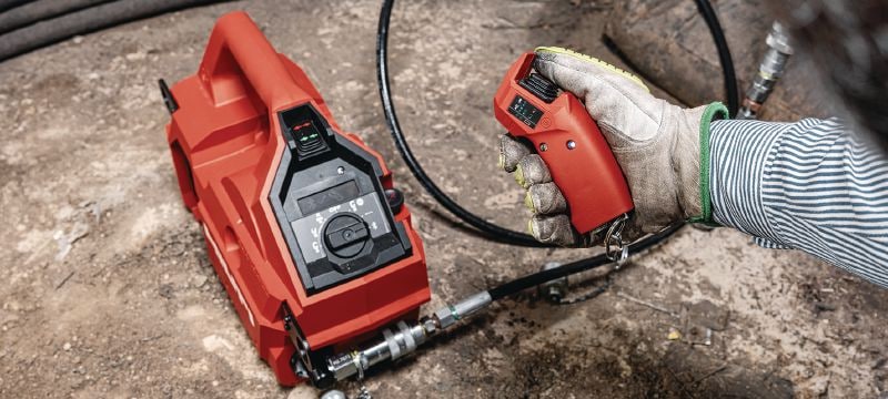 NUN 10K-22 Akkutoiminen hydraulipumppu 10 000 PSI (700 baaria) tuottava akkutoiminen hydraulipumppu raskaan sarjan katkaisu- ja puristustöihin sekä kauko-ohjattuun maanalaisten kaapeleiden ja armeerattujen kaapeleiden leikkaukseen (Nuron-akku) - kauko-ohjain sisältyy Sovellukset 1
