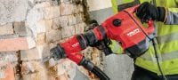 TE 500-AVR SDS-Max piikkausvasara Monipuolinen SDS Max (TE-Y) -piikkausvasara aktiivisella tärinänvaimennuksella (AVR) betonin ja muurauksen kevyeen piikkaukseen Sovellukset 1