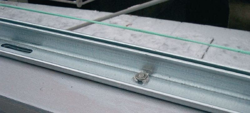 X-CR P8 Ruostumattomat teräsnaulat Yksittäisnaula ruostumattomasta teräksestä teräkseen ja betoniin, panosnaulaimiin Sovellukset 1