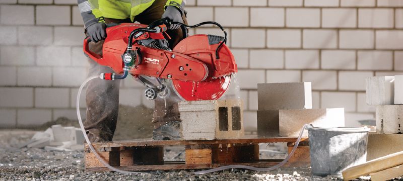 DSH 700-X Gas cut-off saw Versatile rear-handle 70 cc petrol saw with auto-choke – cutting depth up to 125 mm Applications 1